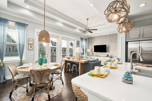 Dining - Cozy 2-bedroom townhome in charming Santa Rosa Beach with AC, WiFi (Santa Rosa Beach)
