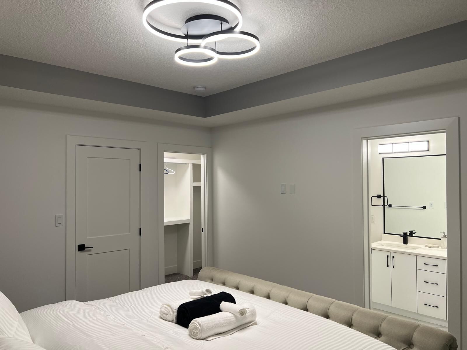 4 bedrooms, iron/ironing board, travel crib, free WiFi