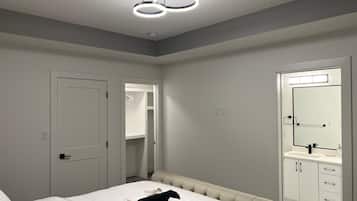 4 bedrooms, iron/ironing board, travel crib, free WiFi