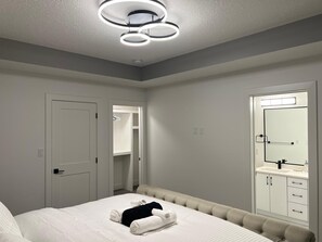 4 chambres, fer et planche à repasser, lit parapluie, Wi-Fi gratuit