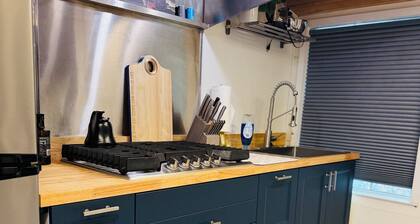 Midtown Studio Hideaway Near Ice Blocks