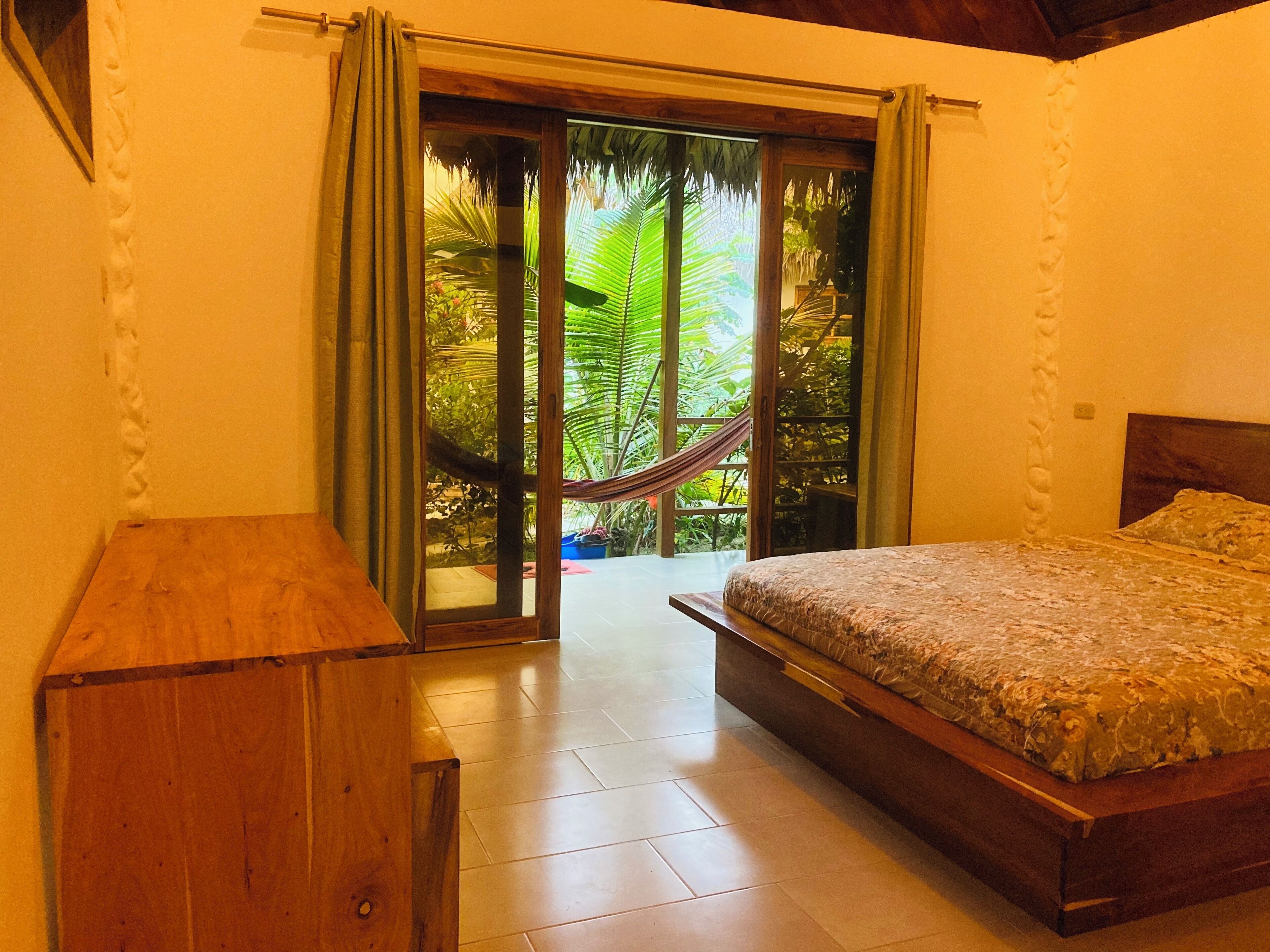 Bureau, espace de travail pour ordinateur portable