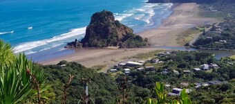 Te Henga Hideaway 