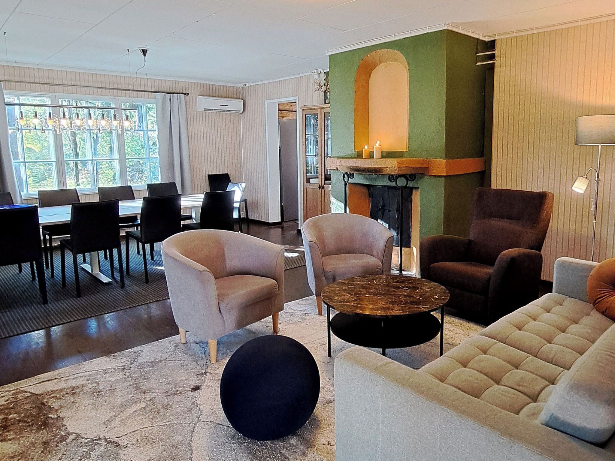 Televisión y chimenea 