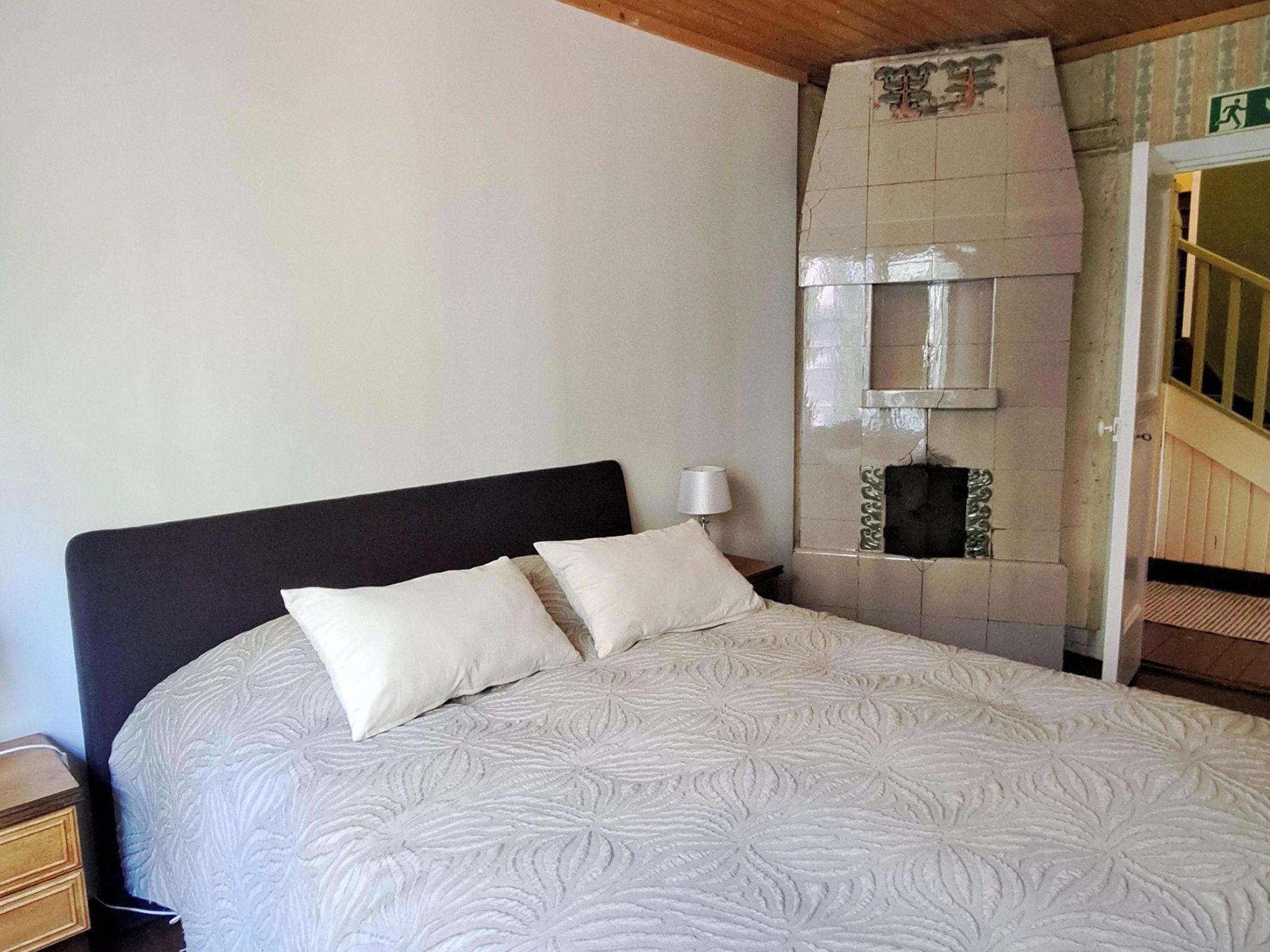 4 bedrooms, desk, internet