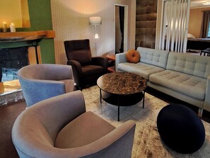 TV, fireplace - Villa kallahti beach view helsinki by Interhome (Helsinki)