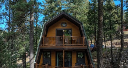 "Birds of a Feather" 2/2 Mountain Chalet, 2 miles to Cloudcroft, Pet Friendly