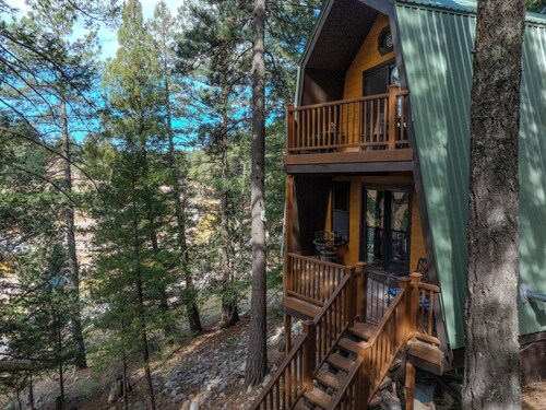 "Birds of a Feather" 2/2 Mountain Chalet, 2 miles to Cloudcroft, Pet Friendly