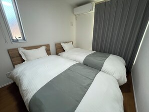 4 bedrooms, iron/ironing board, WiFi, bed sheets