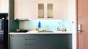 Studio Luxe, balcon, vue lac | Literie de qualité supérieure, matelas mémoire de forme, bureau