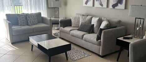 Smart-TV, Bücher, Computerbildschirme, Drucker