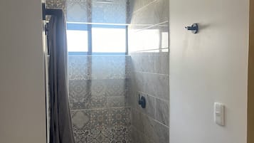 Handtücher, Seife, Toilettenpapier