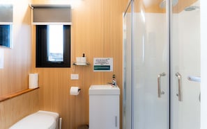 Shower, hair dryer, towels - Bruce Farm Alpaca Cabin 1 by Tiny Away (Hillend)