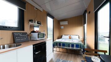 1 bedroom, bed sheets