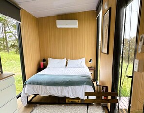 1 bedroom, bed sheets