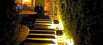 Cozy Home with Ocean and Mountain views. Family sized wth game room and deck