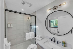 Shower, hair dryer - Bright Tahoe Home w/ Private Backyard, Near Beach (Tahoe City)