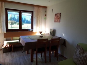 Dining - Niedere Comfortable Holiday Residence (Egg)