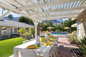 Outdoor dining - Villa Sol: Private Las Palmas Estate Home (Palm Springs)