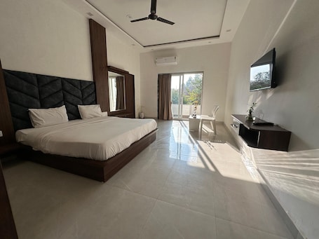 Deluxe Double Room, Balcony, Garden View | Desk, laptop workspace, free WiFi