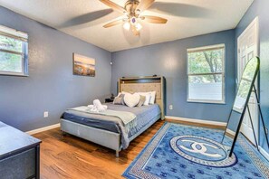 3 bedrooms, in-room safe, iron/ironing board, free WiFi