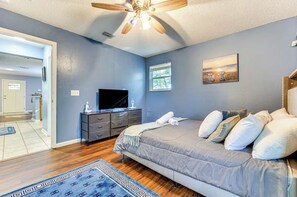 3 bedrooms, in-room safe, desk, iron/ironing board