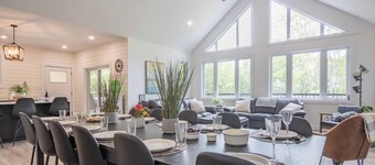 Family Retreat w/ hot tub, game room + Winter fun