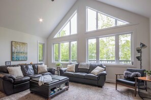 Smart-TV, Kamin, Tischfußball