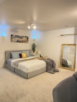 1 bedroom, iron/ironing board, WiFi, bed sheets - Cozy Studio on the hill in Elko (Elko)