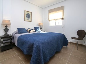 4 bedrooms, desk, iron/ironing board, WiFi