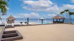 A beachside resort with thatched-roof gazebos, a pool, and a white fence. - Costa de Leticia (Alegria)