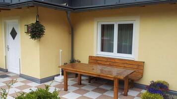 Rumah | Tempat makan outdoor