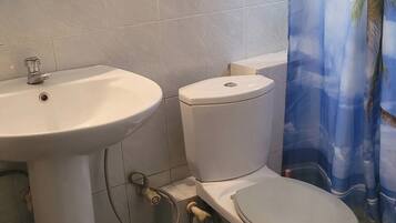 Dusche, Handtücher, Seife, Toilettenpapier