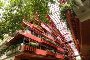 Exterior - Cozy French-style 1-bedroom apartment walk to XinTianDi, HuaiHai Road (上海 黄浦区)