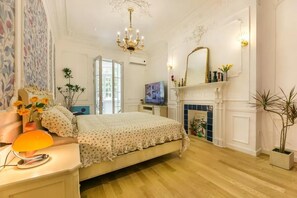 1 bedroom, WiFi, bed sheets - Cozy French-style 1-bedroom apartment walk to XinTianDi, HuaiHai Road (上海 黄浦区)