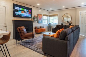 Smart TV, chimenea y tenis de mesa 