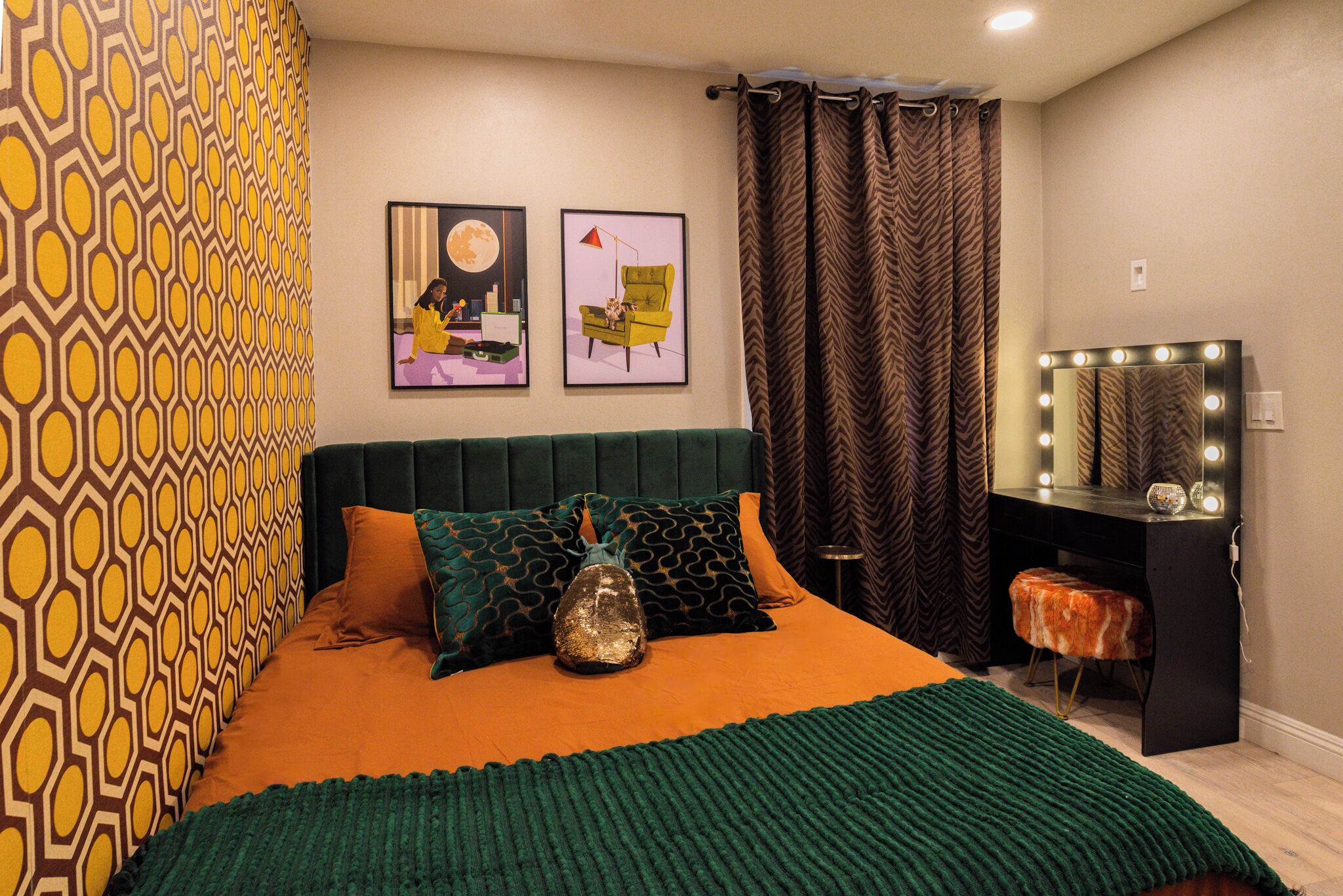3 habitaciones, escritorio, tabla de planchar con plancha y wifi gratis 