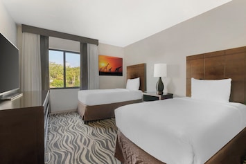 Unit with two double beds. Exact unit will be assigned upon arrival. Views, colors, and decor may vary.