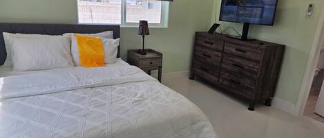 Iron/ironing board, WiFi, bed sheets