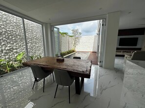 Dining - newly built "Villa Na Bali" (Kabupaten Badung)