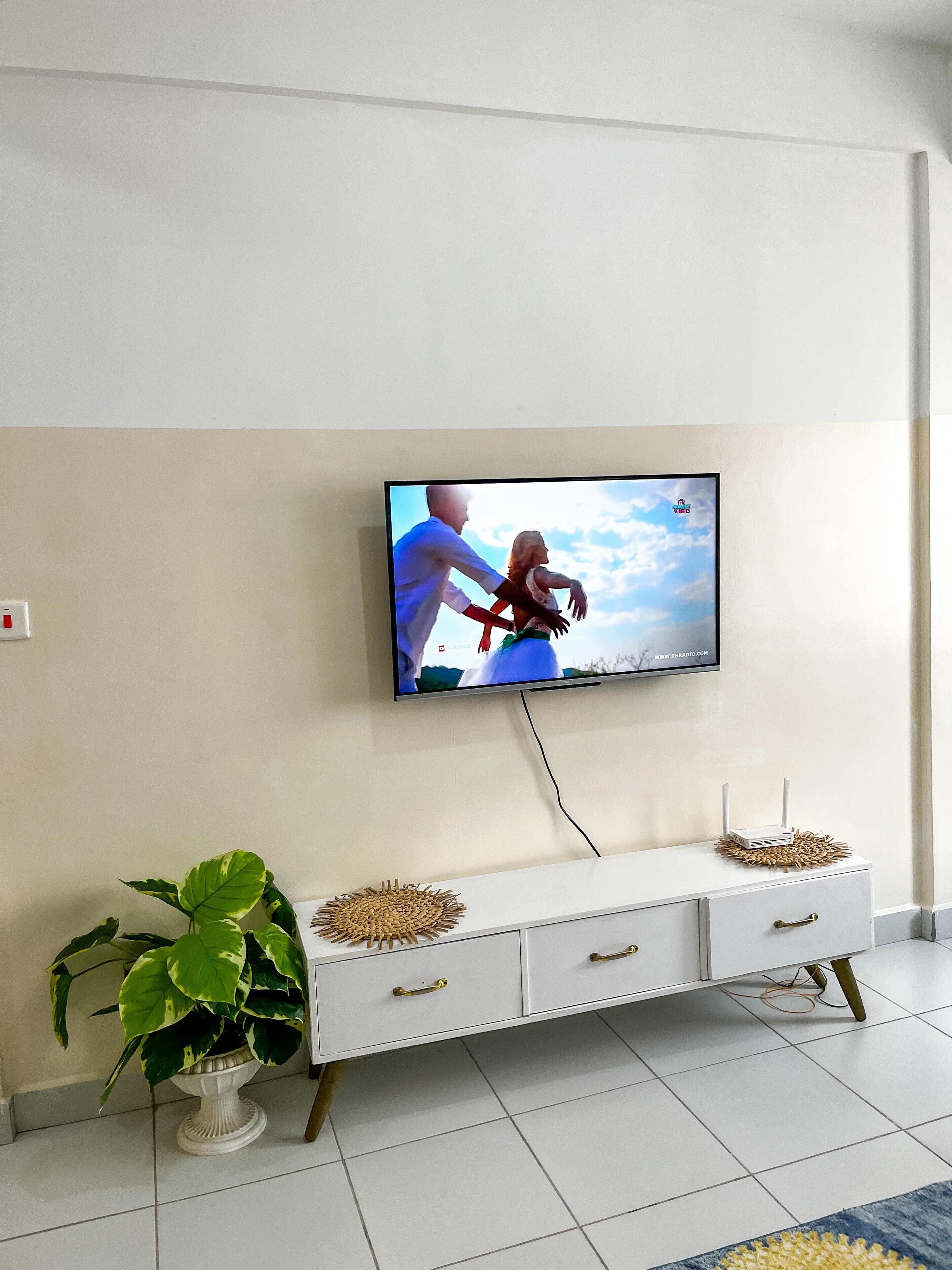 Departamento Elite, vista a la ciudad | Área de sala de estar | Smart TV de 24 pulgadas con canales digitales 