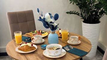 Daily continental breakfast (USD 3000 per person)