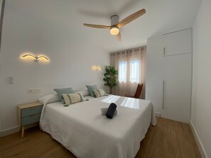 1 slaapkamer, een strijkplank/strijkijzer, wifi, beddengoed