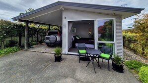 A small, modern house with a covered patio area. - Private Studio - Perfect for short stays in Taupo. (Taupo)