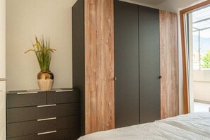 1 bedroom, free WiFi, bed sheets - View of Algund Comfortable holiday residence (Algund)