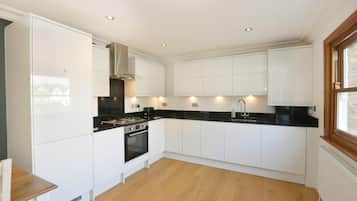 Microondas, horno, lavavajillas y tostadora