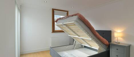 2 bedrooms, Internet, bed sheets