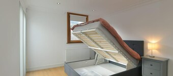 COSY FLAT 2 BED AND 2 BATH, 5 MIN FROM TRAIN STATION