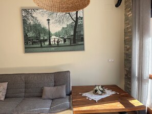 Interior - Victoria Apartment  (Guardiola de Berguedà)