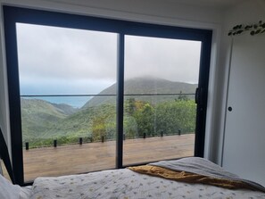 3 bedrooms, iron/ironing board, WiFi, bed sheets - A rural retreat close to the city. (Wellington)